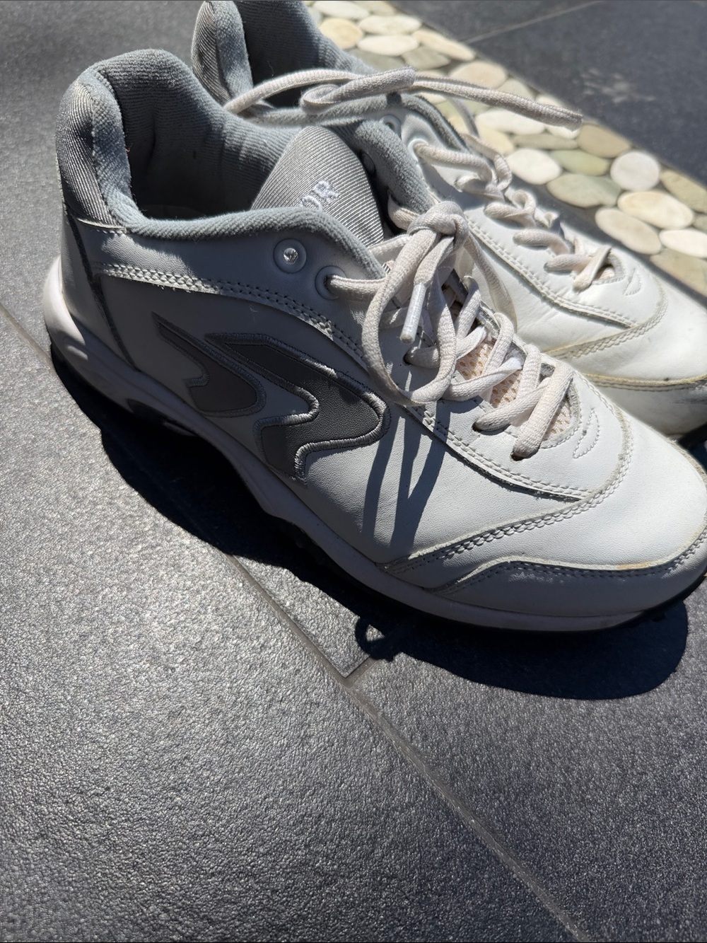 Women's softball turf cleats Lace-Up Sneakers in white